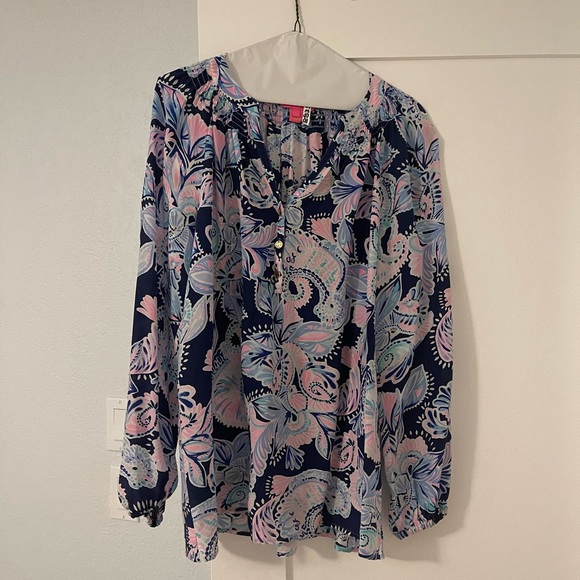 Lilly Pulitzer Elsa Silk Top Blouse Size L High Tide Navy Holy Flockamolie - Picture 1 of 2